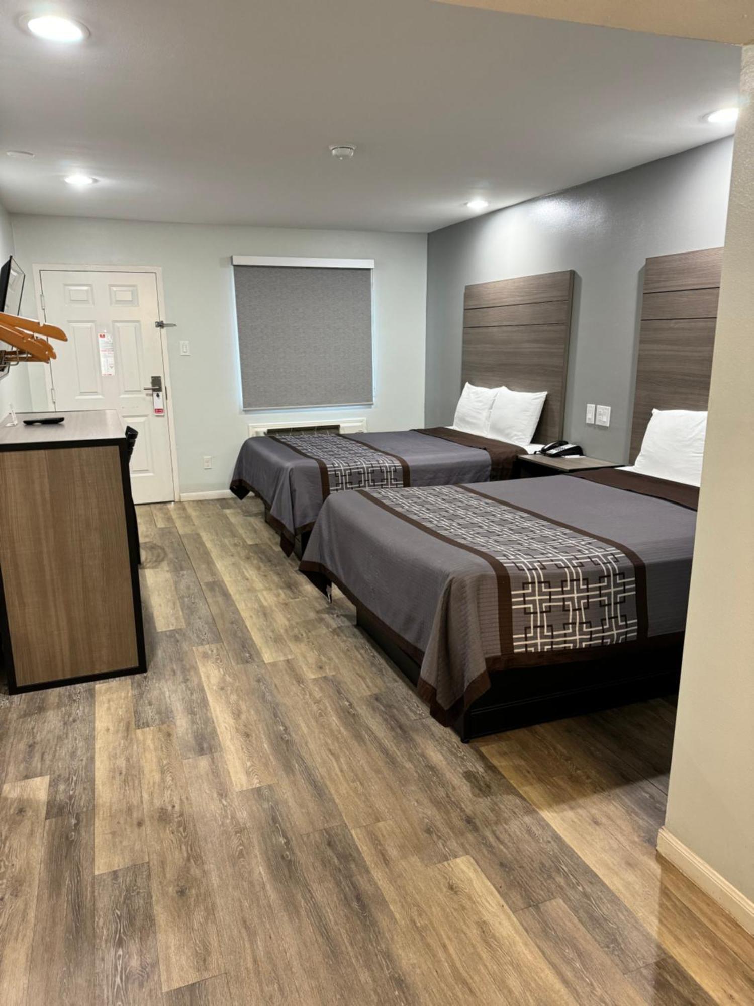Continental Inn And Suites Nacogdoches Tx Sfa University Downtown Exteriör bild