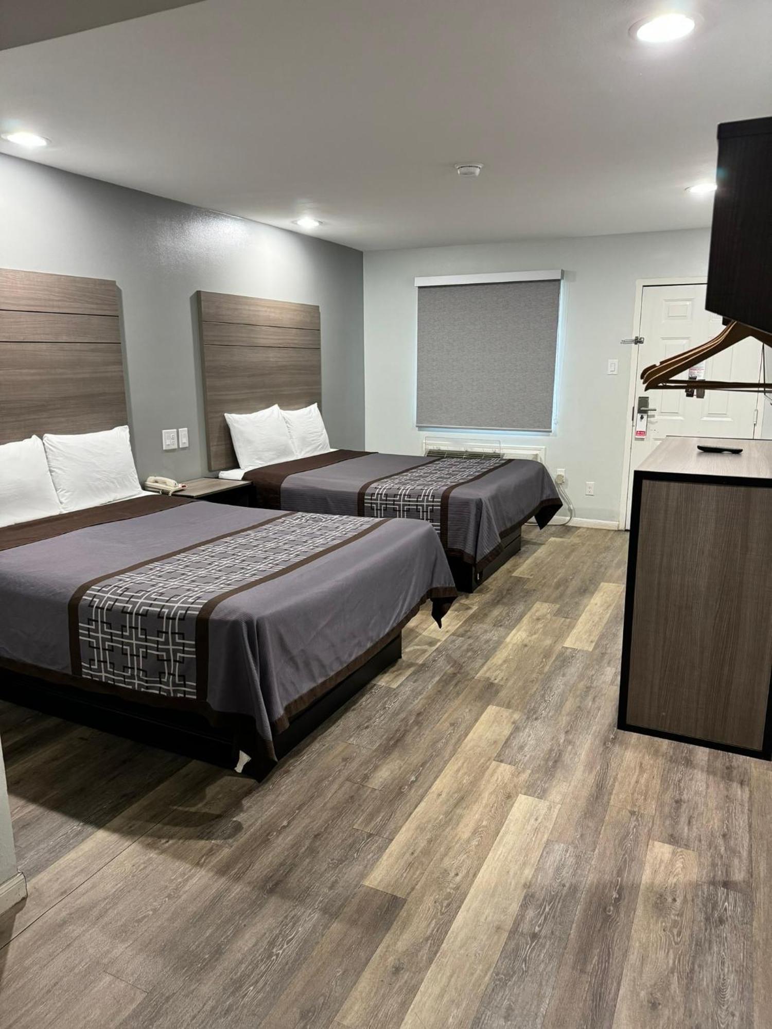 Continental Inn And Suites Nacogdoches Tx Sfa University Downtown Exteriör bild