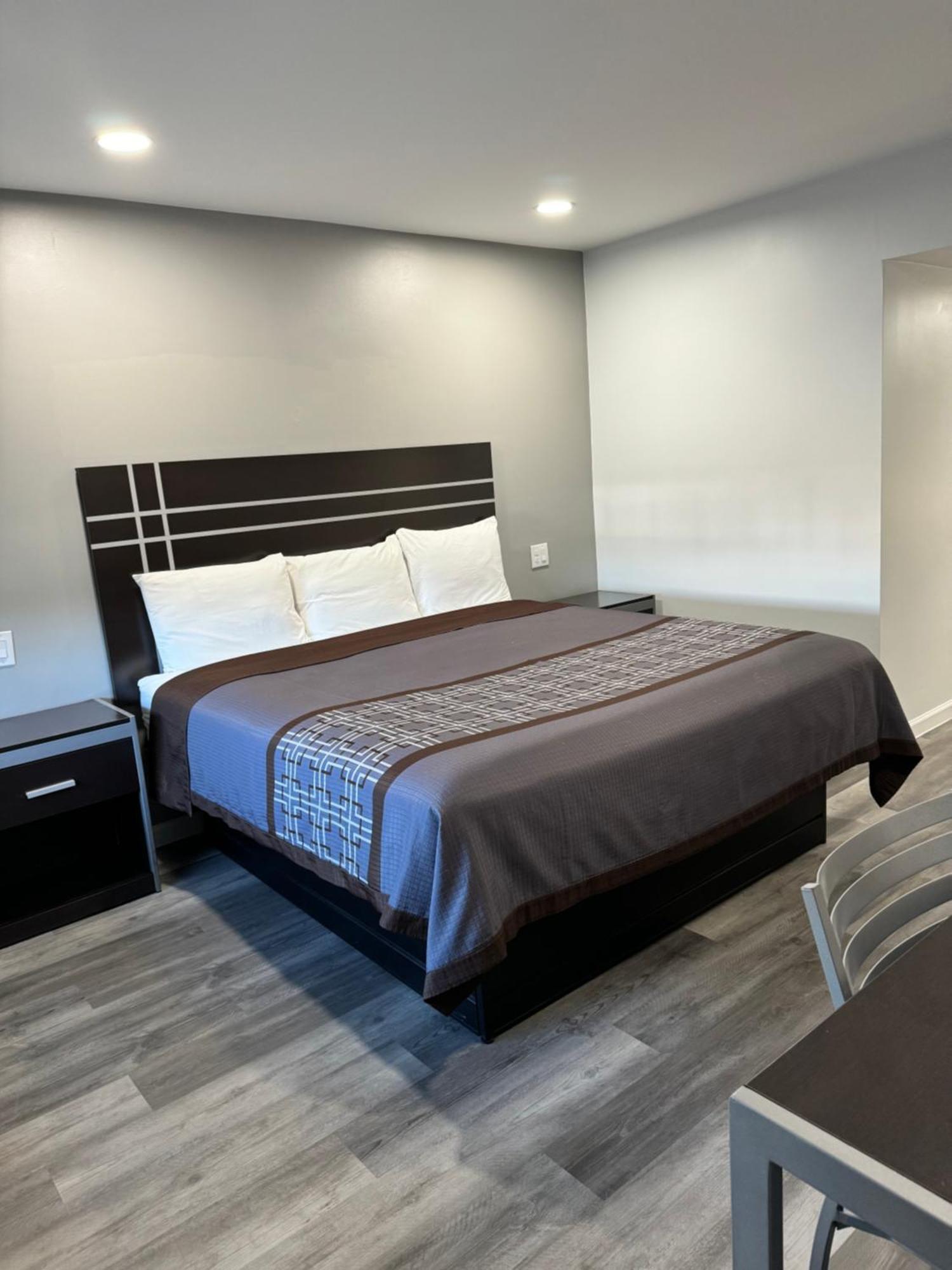 Continental Inn And Suites Nacogdoches Tx Sfa University Downtown Exteriör bild