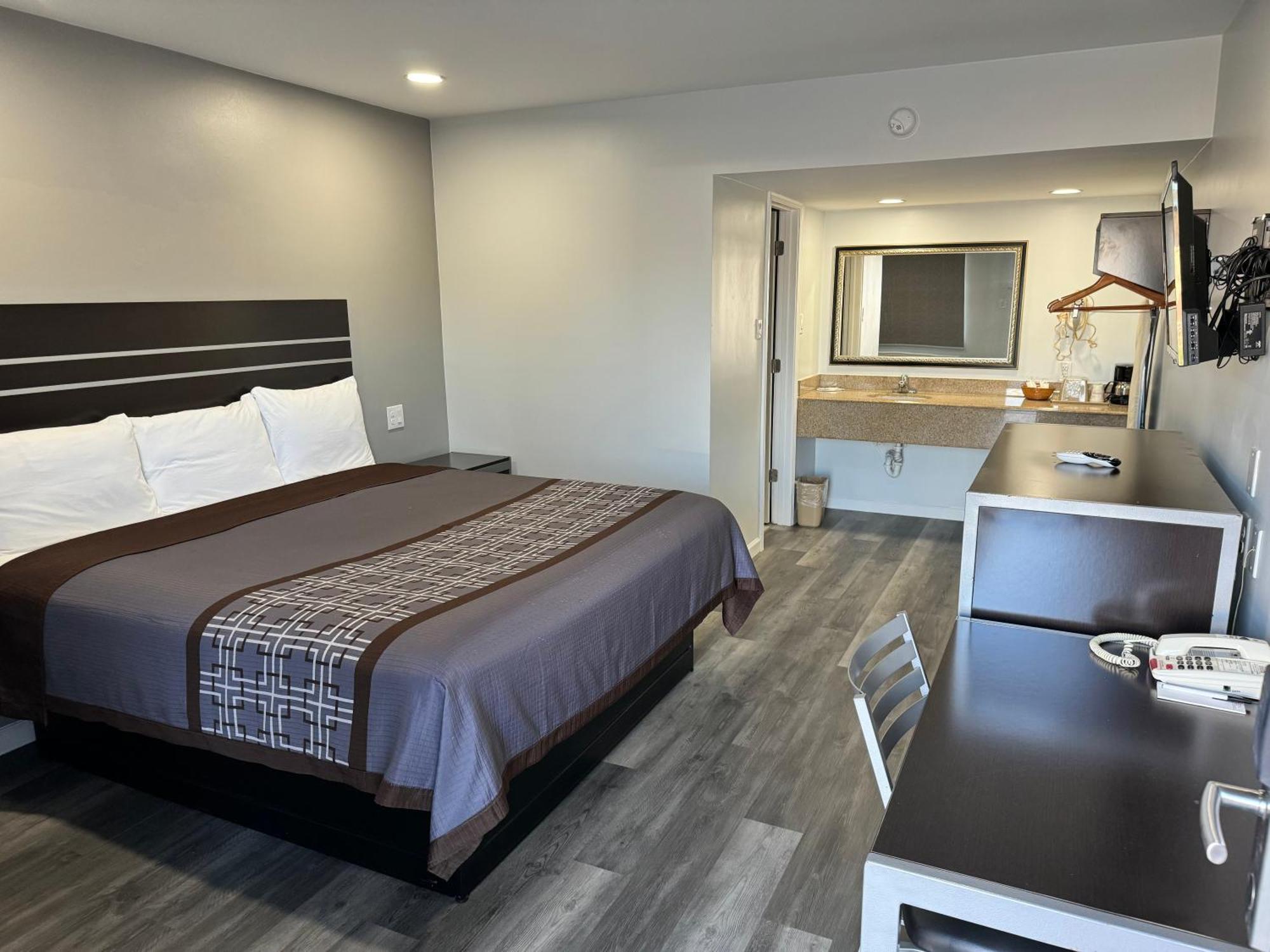 Continental Inn And Suites Nacogdoches Tx Sfa University Downtown Exteriör bild