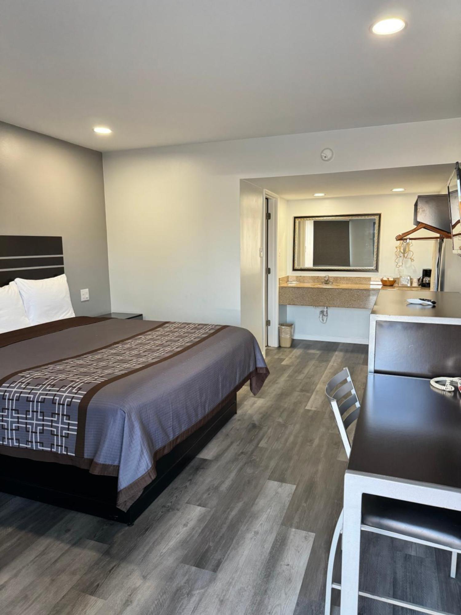 Continental Inn And Suites Nacogdoches Tx Sfa University Downtown Exteriör bild