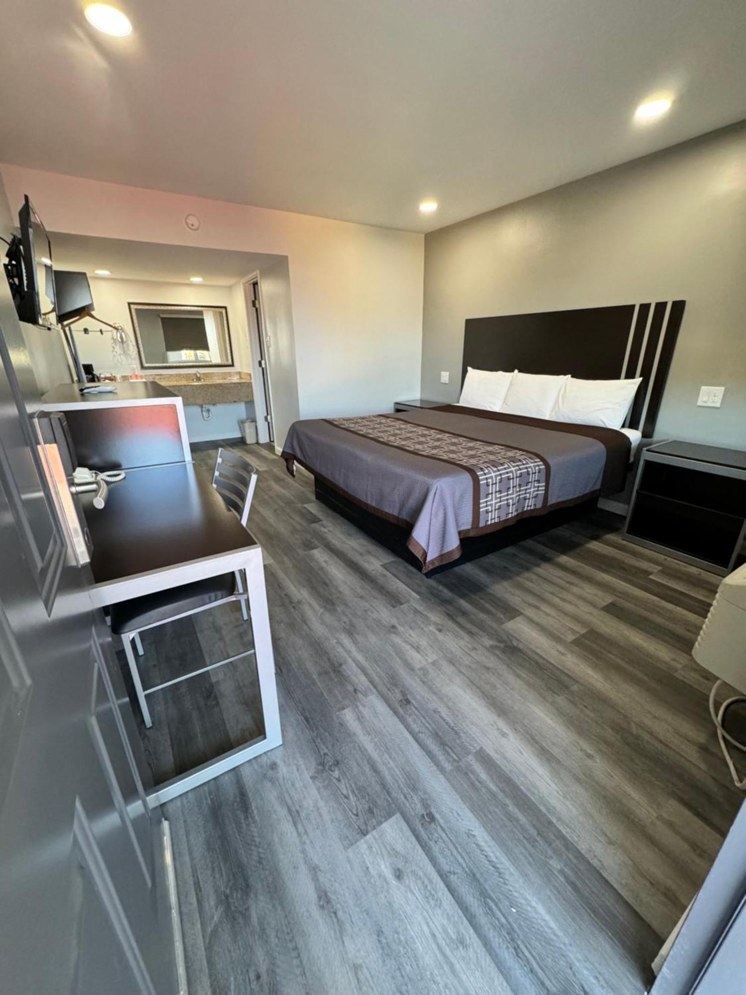Continental Inn And Suites Nacogdoches Tx Sfa University Downtown Exteriör bild