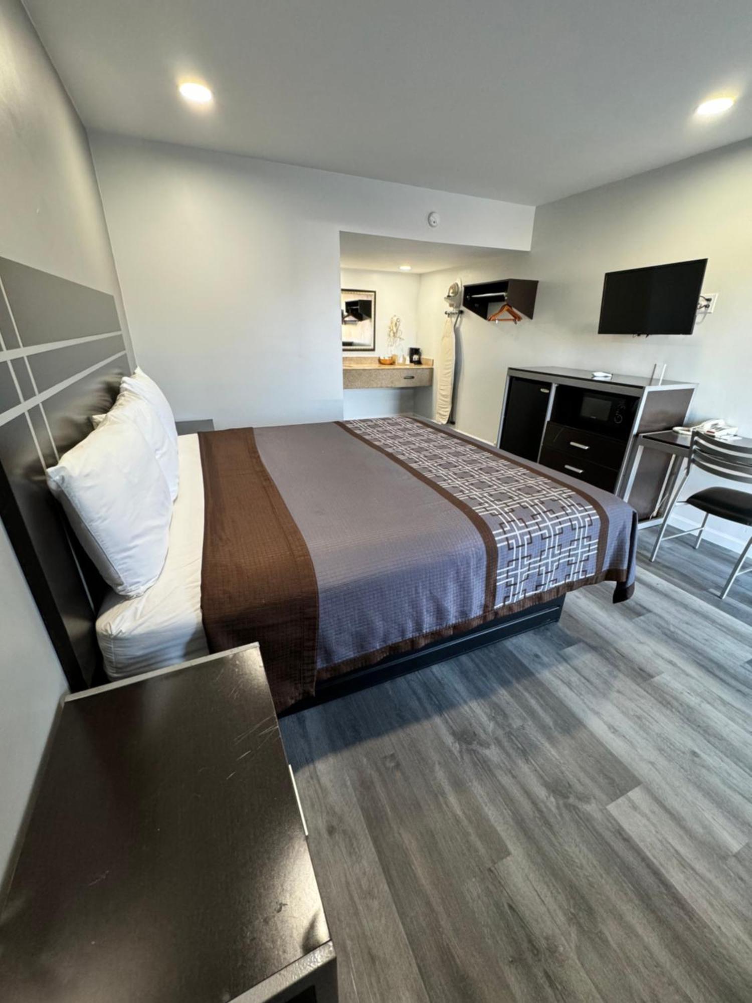 Continental Inn And Suites Nacogdoches Tx Sfa University Downtown Exteriör bild