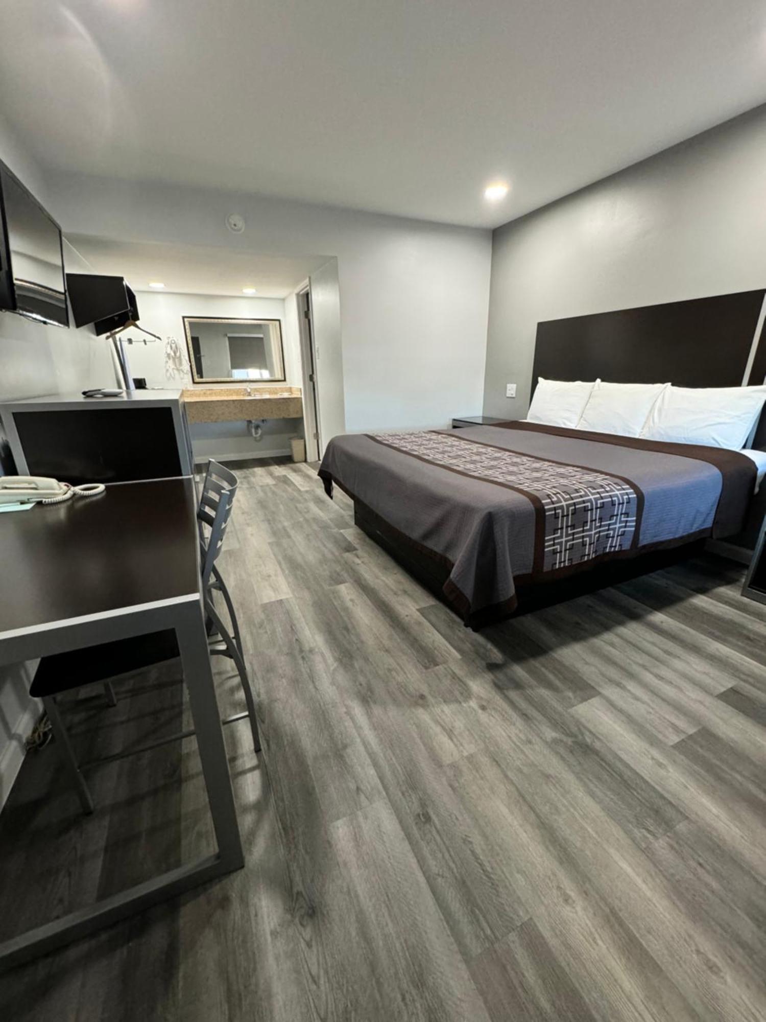 Continental Inn And Suites Nacogdoches Tx Sfa University Downtown Exteriör bild