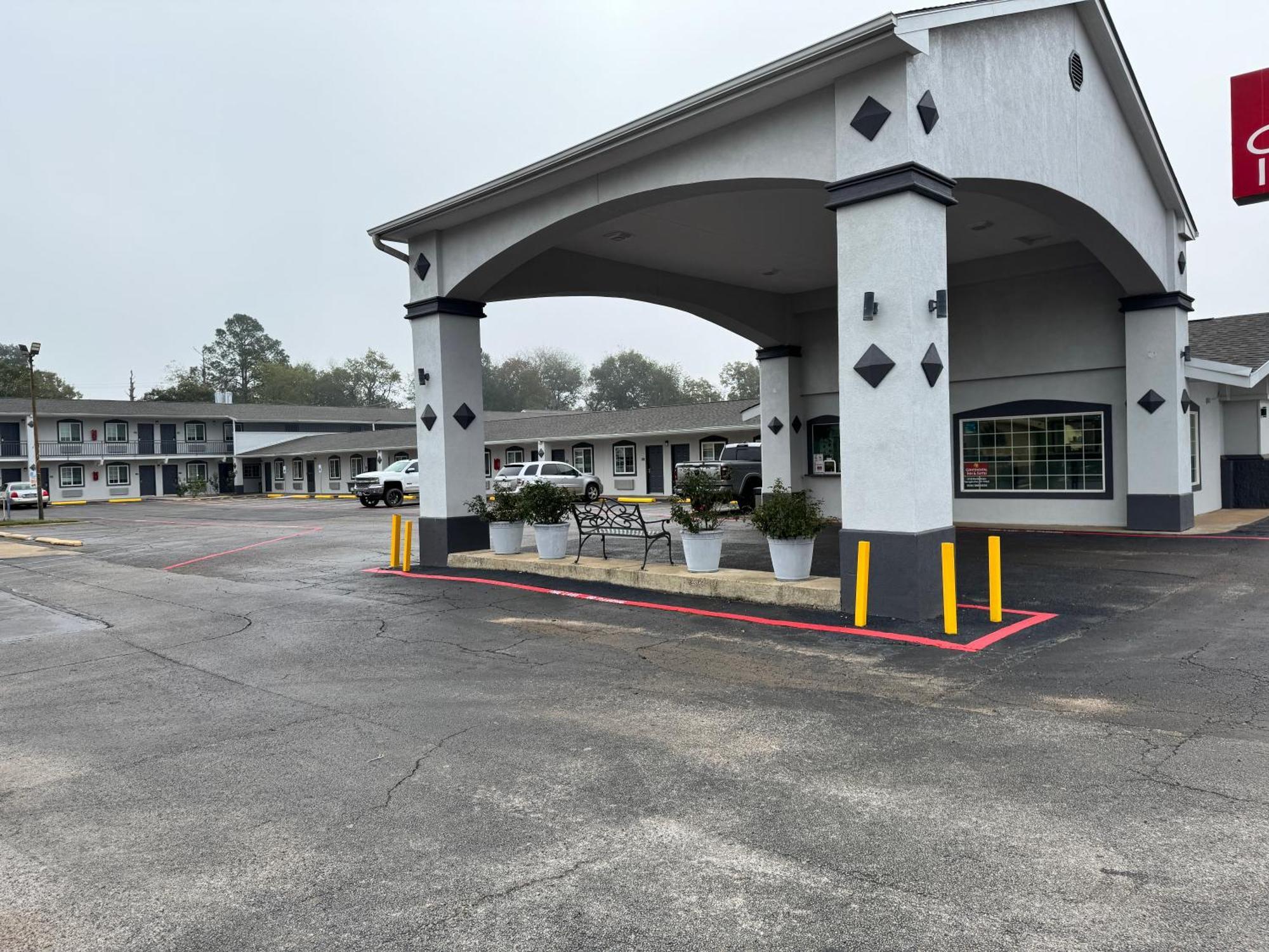 Continental Inn And Suites Nacogdoches Tx Sfa University Downtown Exteriör bild