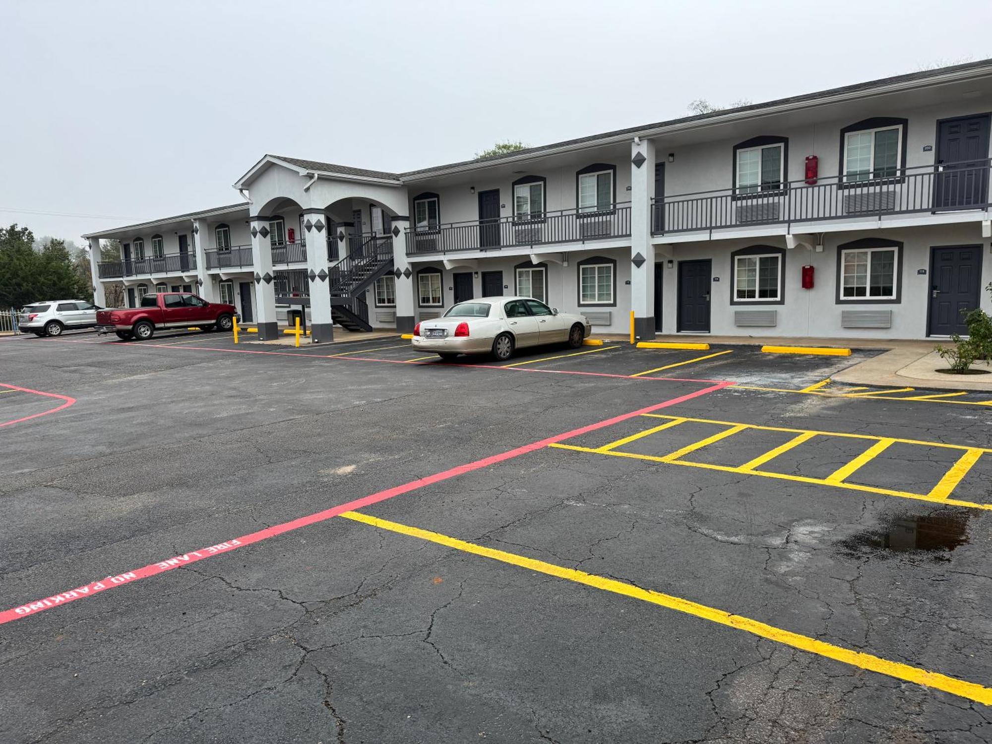 Continental Inn And Suites Nacogdoches Tx Sfa University Downtown Exteriör bild