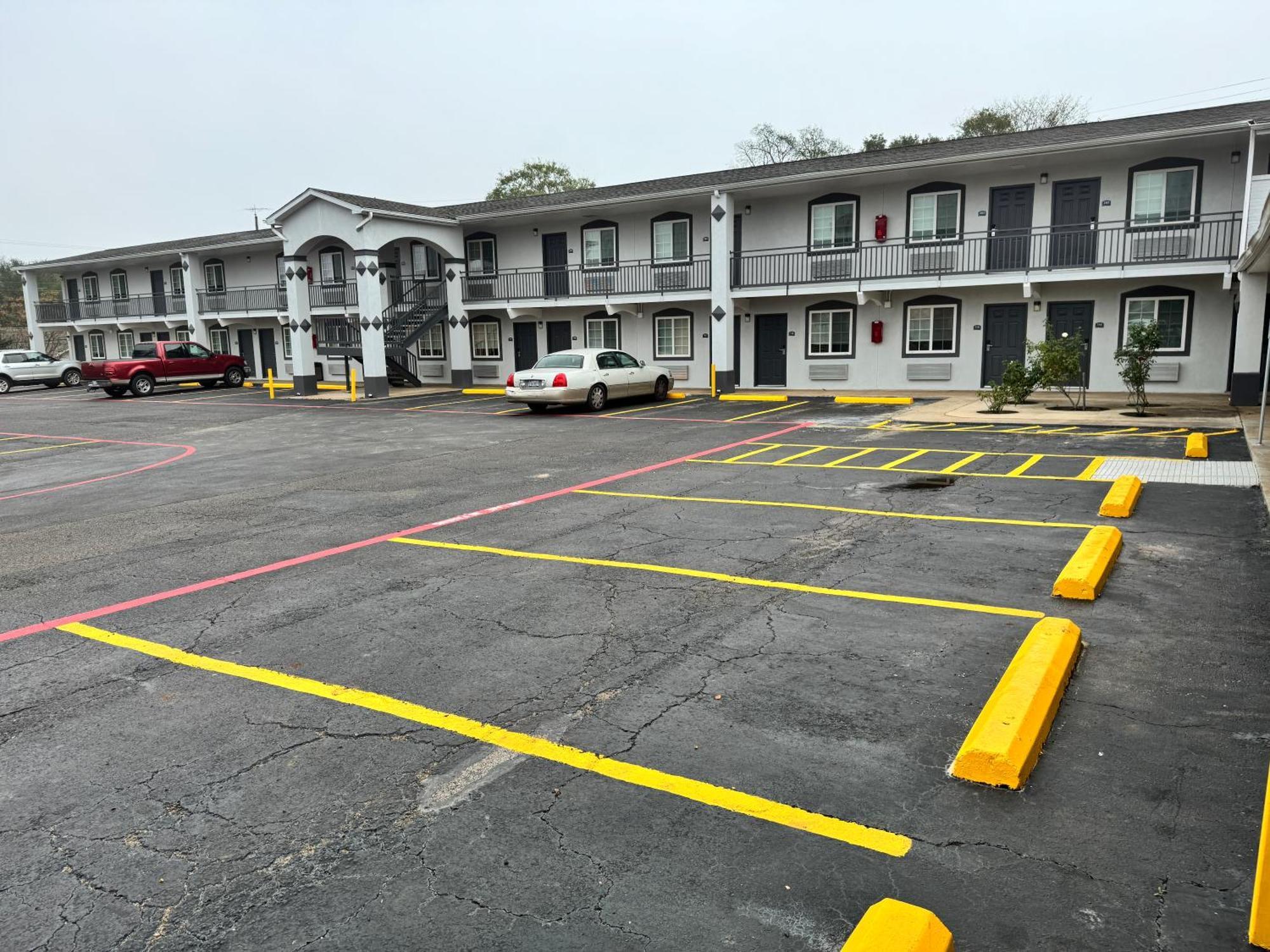 Continental Inn And Suites Nacogdoches Tx Sfa University Downtown Exteriör bild