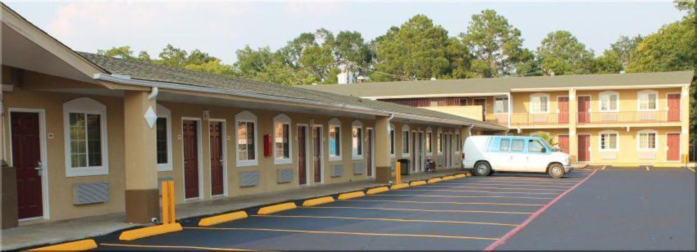 Continental Inn And Suites Nacogdoches Tx Sfa University Downtown Exteriör bild