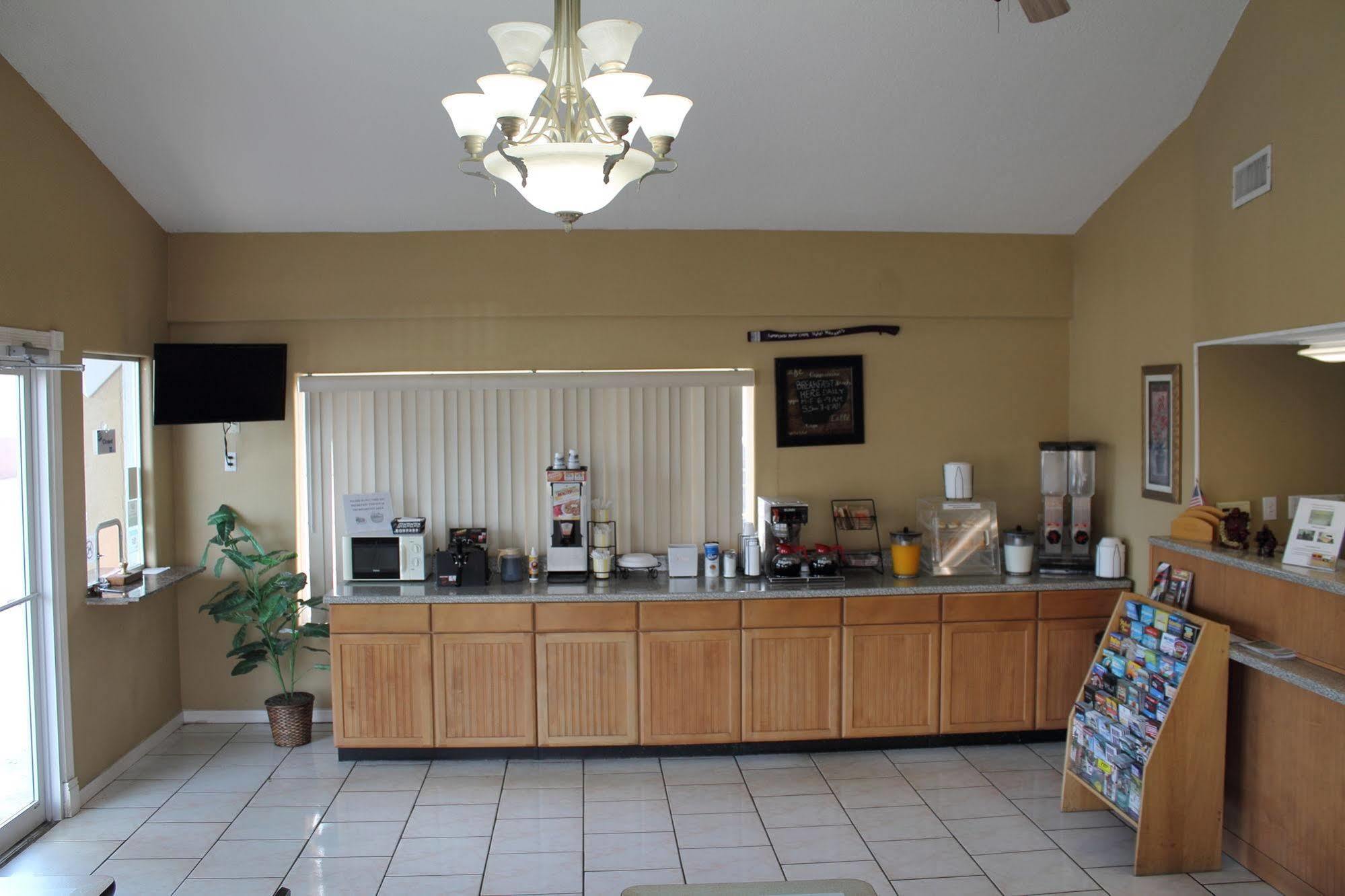 Continental Inn And Suites Nacogdoches Tx Sfa University Downtown Exteriör bild