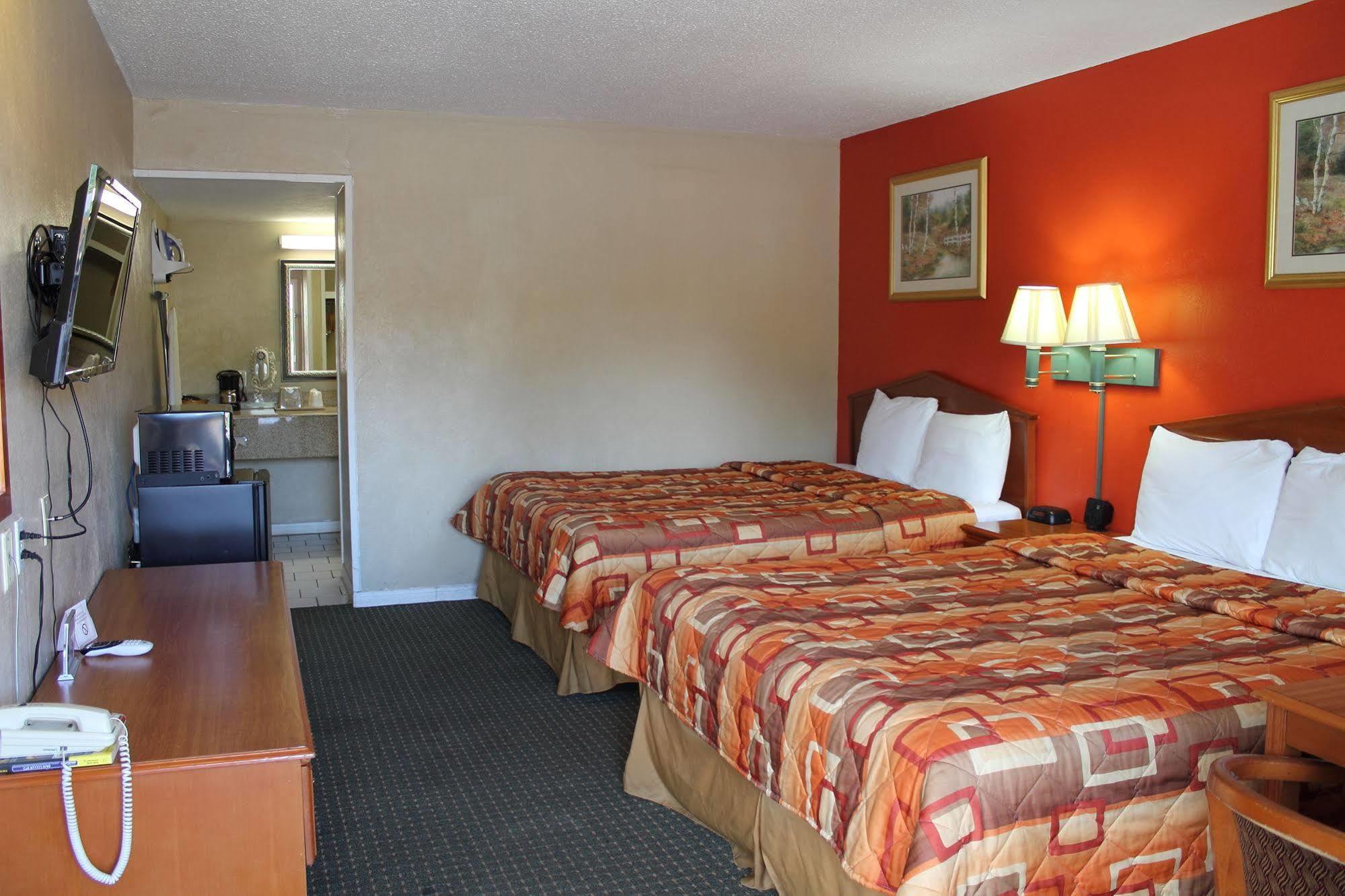 Continental Inn And Suites Nacogdoches Tx Sfa University Downtown Exteriör bild
